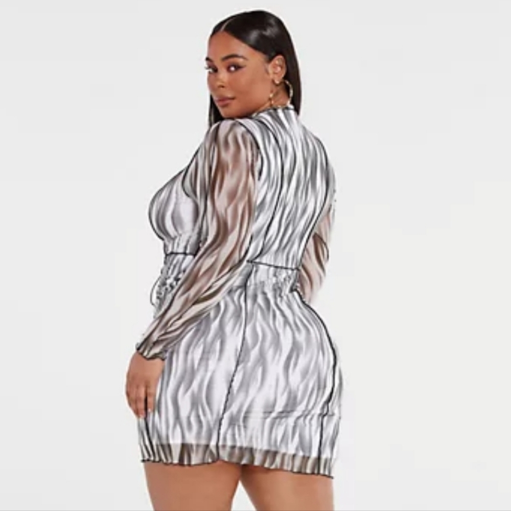 Fashion to Figure Rayna Lace-up Body-con Dress - Picture 14 of 15